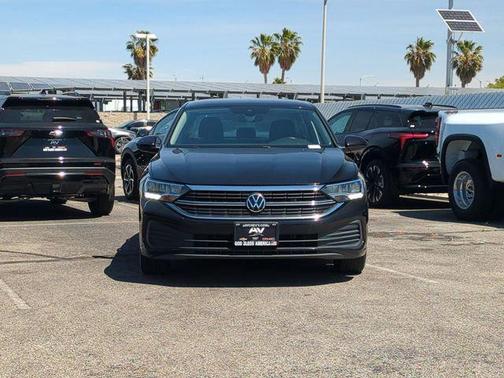 Deep Black Pearl 2024 Volkswagen Jetta 1.5T SE
