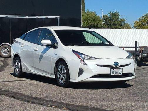 Blizzard Pearl 2018 Toyota Prius Two