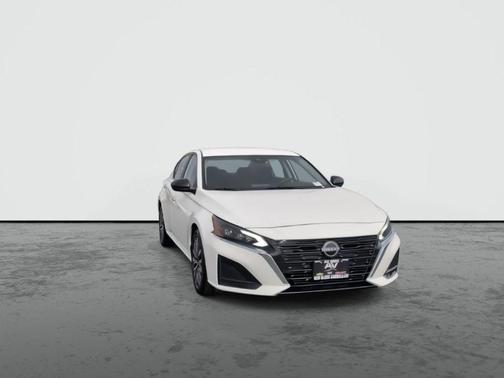 Glacier White 2025 Nissan Altima 2.5 SV