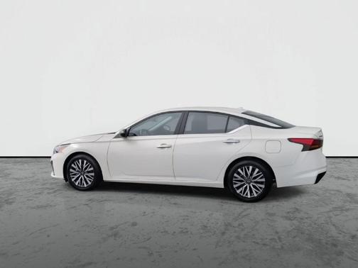 Glacier White 2025 Nissan Altima SV FWD