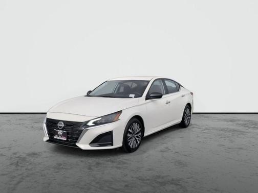 Glacier White 2025 Nissan Altima 2.5 SV