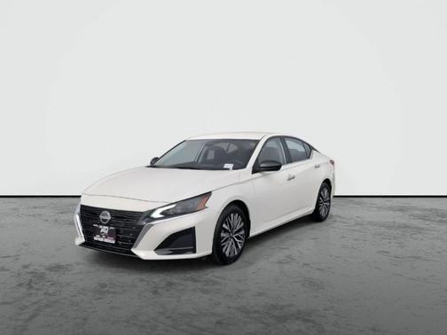 Glacier White 2025 Nissan Altima SV FWD