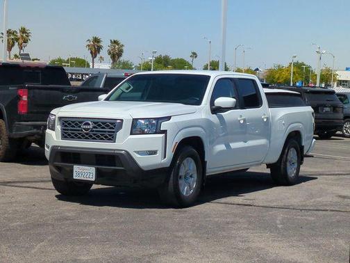 Glacier White 2024 Nissan Frontier SV