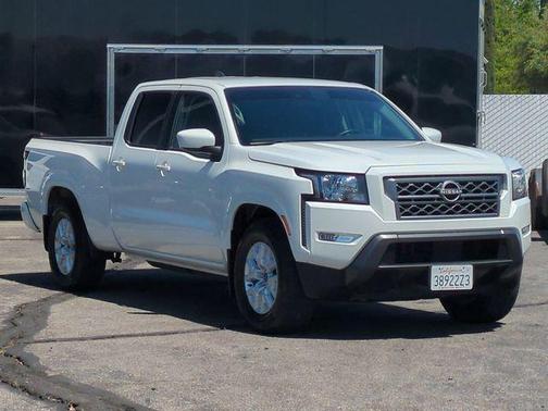 Glacier White 2024 Nissan Frontier SV