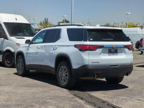 Summit White 2023 Chevrolet Traverse LT Cloth