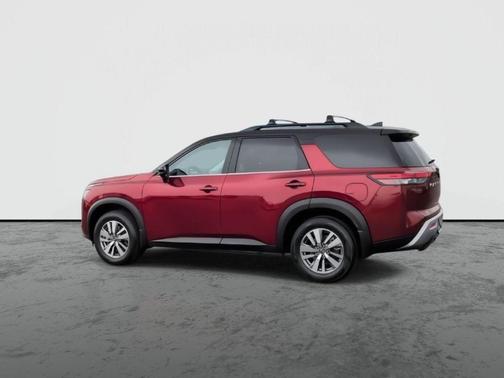 Scarlet Ember Tintcoat/Super Black 2023 Nissan Pathfinder SL FWD