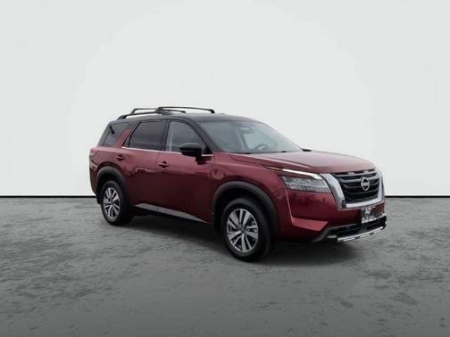 Scarlet Ember Tintcoat/Super Black 2023 Nissan Pathfinder SL FWD