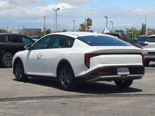 Snow White Pearl 2025 Kia K4 LXS