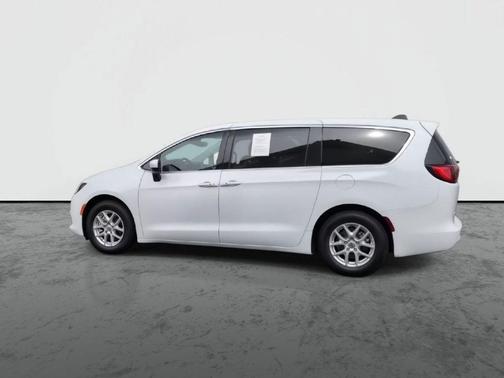 Bright White Clearcoat 2023 Chrysler Voyager LX