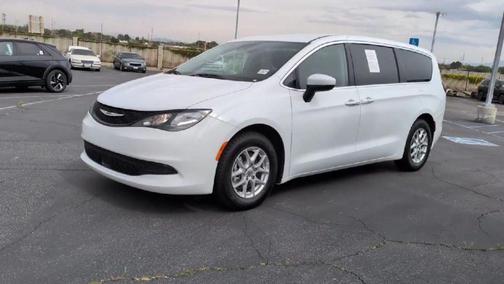 2023 Chrysler Voyager LX