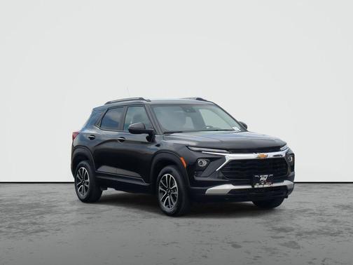 Mosaic Black Metallic 2025 Chevrolet Trailblazer LT