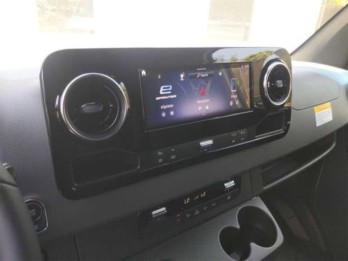 2024 Mercedes-Benz eSprinter 2500 High Roof HO