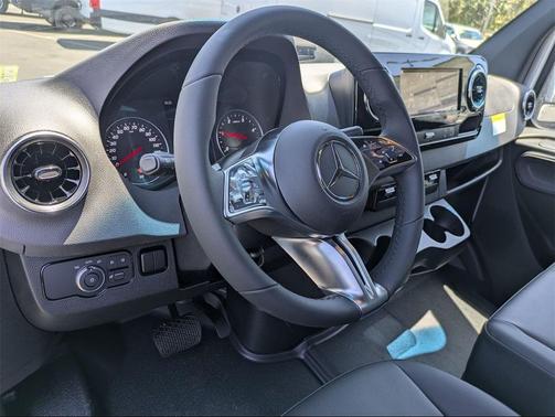 2025 Mercedes-Benz Sprinter 2500 Standard Roof