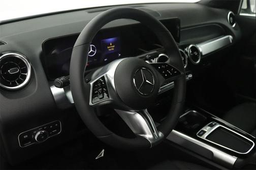 2025 Mercedes-Benz GLB 250 4MATIC