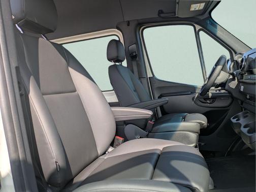 2025 Mercedes-Benz Sprinter 2500 144 WB Standard Roof Crew