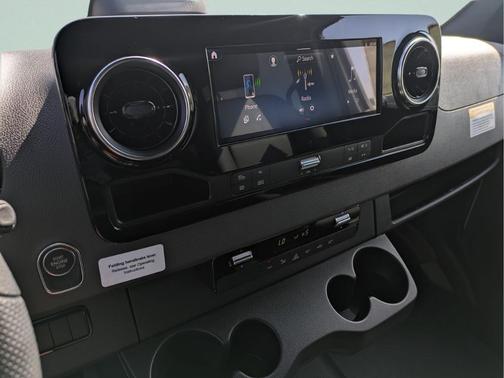 2025 Mercedes-Benz Sprinter 2500 144 WB Standard Roof Crew