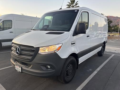 2025 Mercedes-Benz Sprinter 2500 Standard Roof