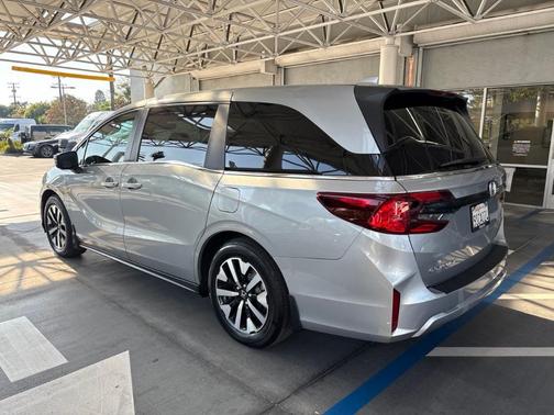 Solar Silver Metallic 2025 Honda Odyssey EX-L