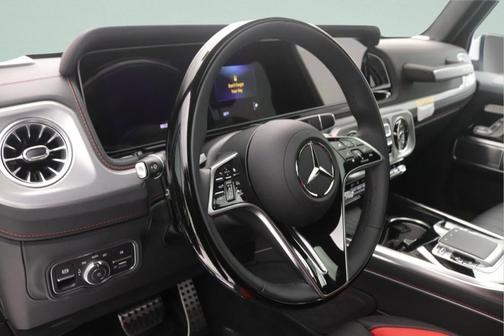 2885 / MANUFAKTUR 2026 Mercedes-Benz G-Class Base