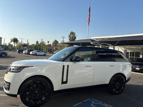 2024 Land Rover Range Rover P530 SE