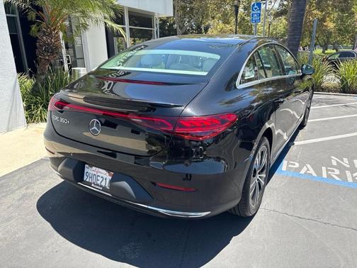 Obsidian Black Metallic 2023 Mercedes-Benz EQE 350+ Base