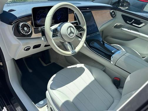 Obsidian Black Metallic 2023 Mercedes-Benz EQE 350+ Base
