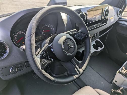 2025 Mercedes-Benz Sprinter 2500 Standard Roof 4-Cyl Diesel HO