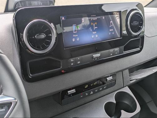 2025 Mercedes-Benz Sprinter 2500 Standard Roof