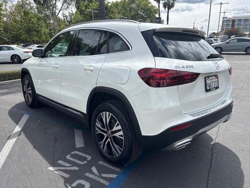 Polar White 2026 Mercedes-Benz GLA 250 Base