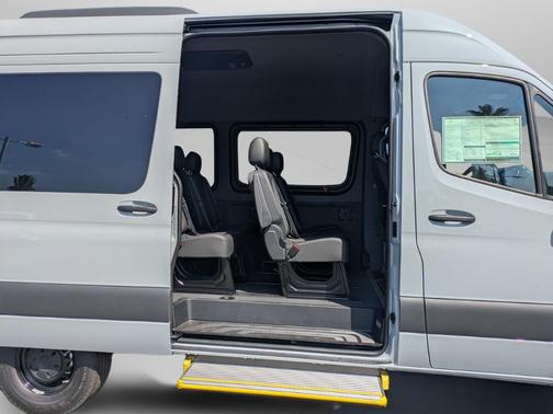 2025 Mercedes-Benz Sprinter 2500 144 WB Standard Roof Passenger