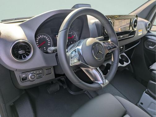 2025 Mercedes-Benz Sprinter 2500 144 WB Standard Roof Crew