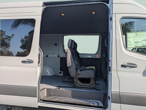 2025 Mercedes-Benz Sprinter 2500 144 WB Standard Roof Crew