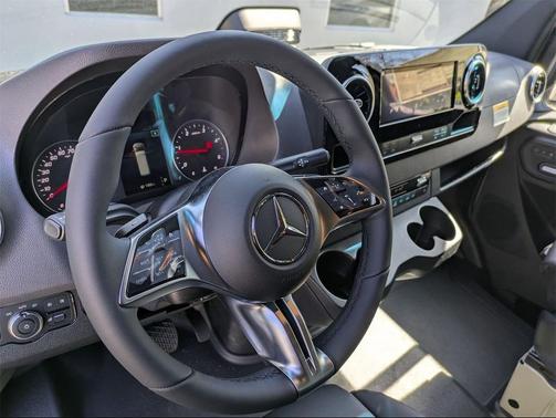 2025 Mercedes-Benz Sprinter 2500 Crew 144 WB