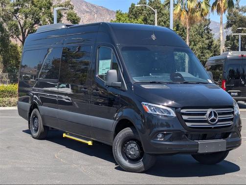 2025 Mercedes-Benz Sprinter 2500 Passenger 170 WB