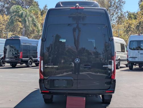 2025 Mercedes-Benz Sprinter 2500 Passenger 170 WB