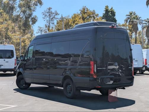 2025 Mercedes-Benz Sprinter 2500 Passenger 170 WB