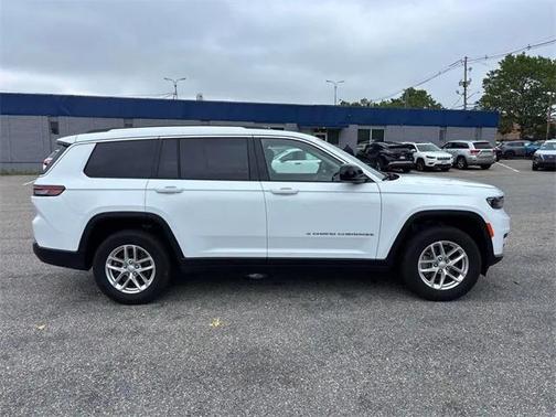 2023 Jeep Grand Cherokee L Laredo 4x4