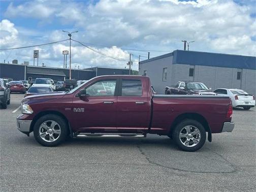 2017 RAM 1500 Big Horn Quad Cab 4x4 64' Box