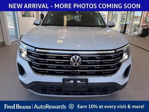 Opal White Pearl Effect 2024 Volkswagen Atlas 2.0T SEL