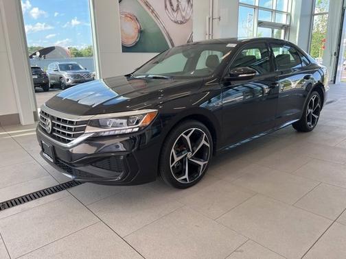 2022 Volkswagen Passat 2.0T R-Line