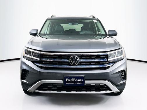 Platinum Gray Metallic 2023 Volkswagen Atlas 3.6 SE w/ Technology