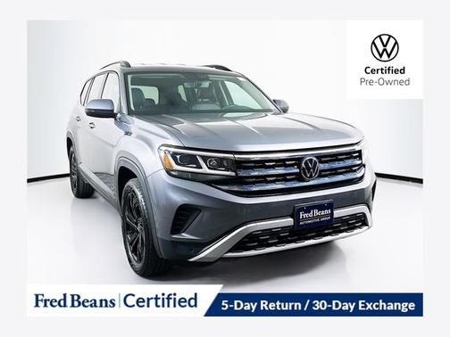 Platinum Gray Metallic 2023 Volkswagen Atlas 3.6 SE w/ Technology