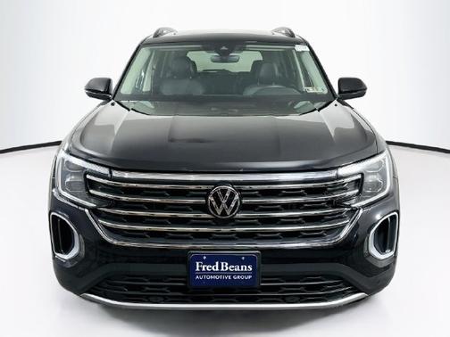 Deep Black Pearl Effect 2024 Volkswagen Atlas 2.0T SE