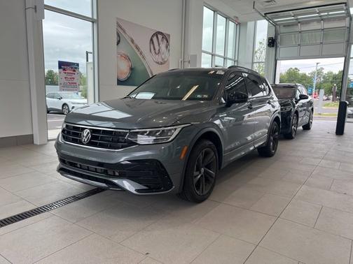 2024 Volkswagen Tiguan 2.0T SE R-Line Black
