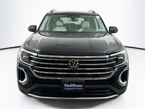 Deep Black Pearl Effect 2024 Volkswagen Atlas 2.0T SE
