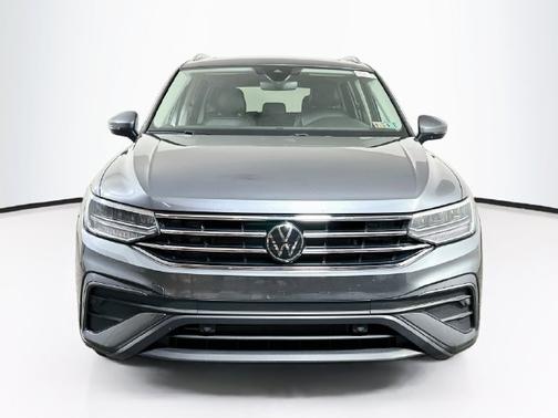 Platinum Gray Metallic 2024 Volkswagen Tiguan 2.0T SE