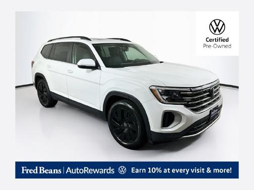 Pure White 2024 Volkswagen Atlas 2.0T SE