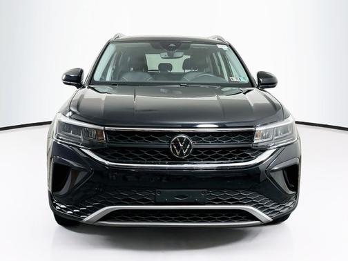 Deep Black Pearl Effect 2023 Volkswagen Taos 1.5T SE