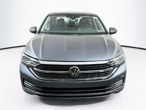 Platinum Gray Metallic 2024 Volkswagen Jetta 1.5T SE