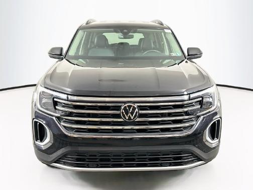 Deep Black Pearl Effect 2024 Volkswagen Atlas 2.0T SE